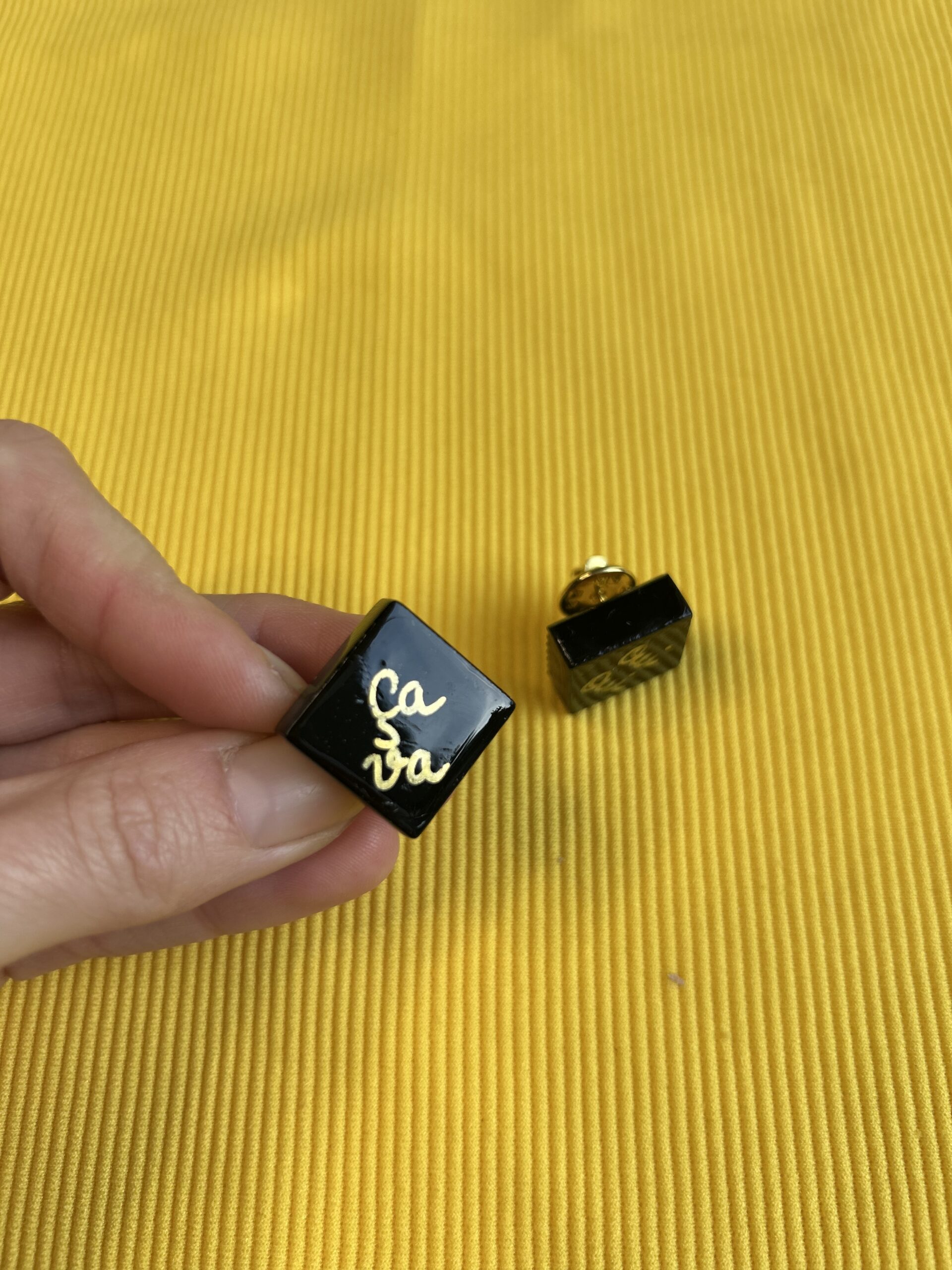 Lot Pin's Oui oui / ça va – Image 2