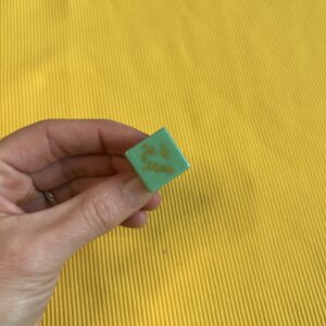 Pin's "Je te crois" vert